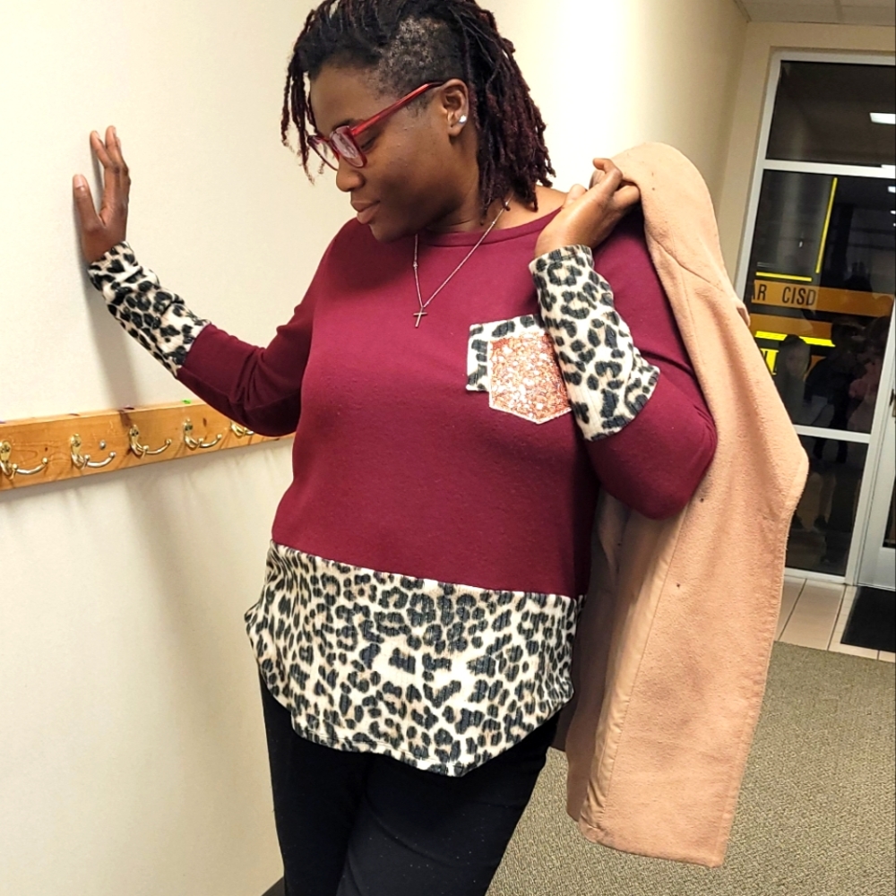 Leopard Layer Effect Top - Picture 2 of 3